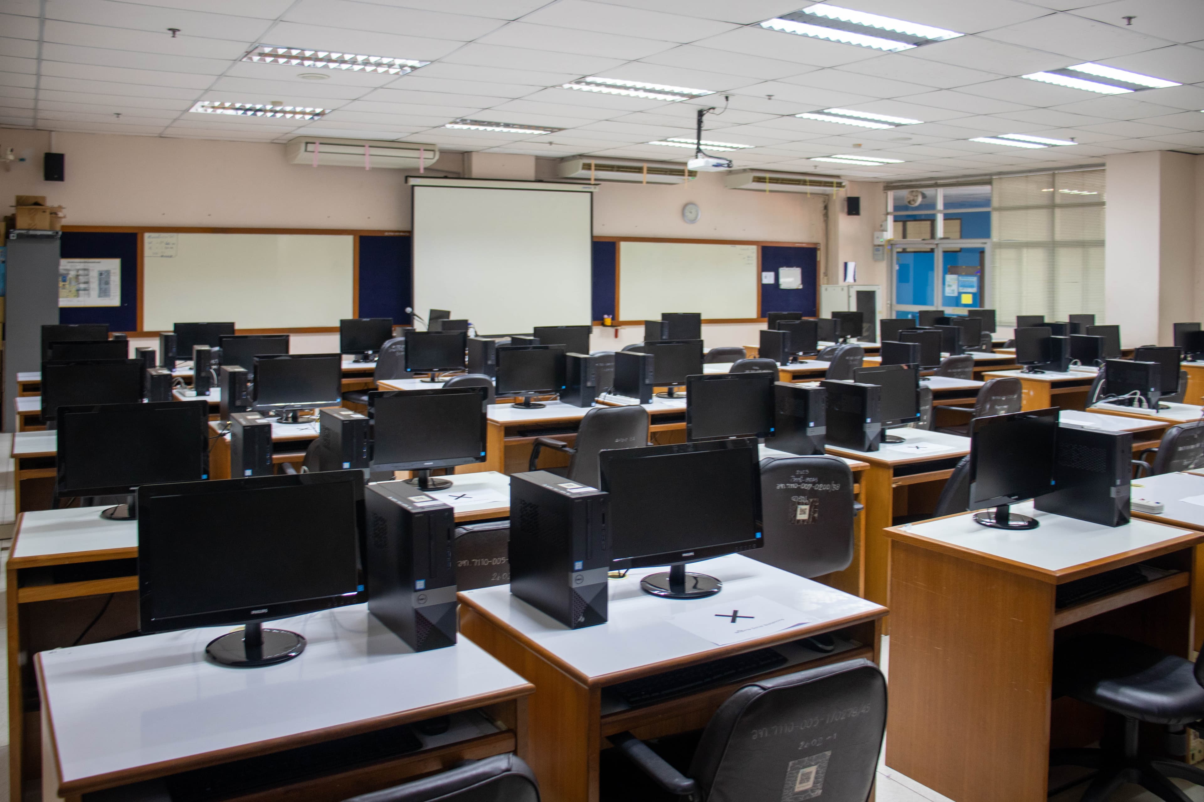 ห้องปฏิบัติการคอมพิวเตอร์ 4